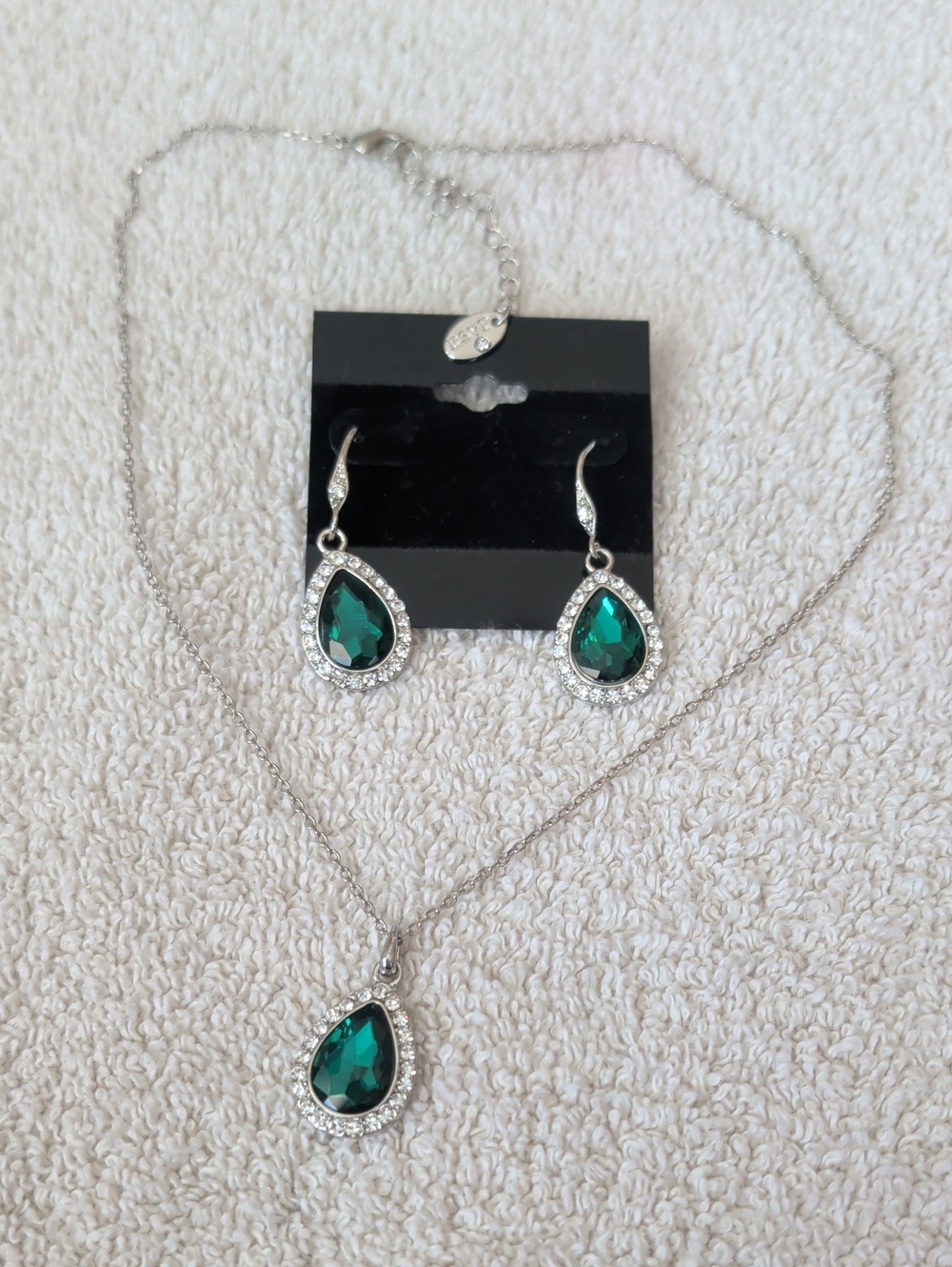 Emerald Teardrop Jewelry Set